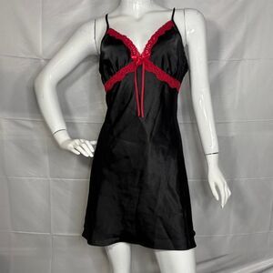 Vintage Linea Donatella Red Lace Trim Slip💋 - Size M
